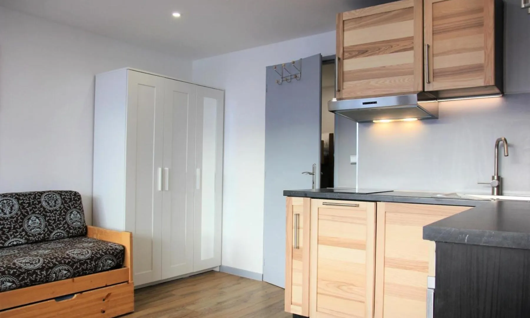 Residence Neves - Val Thorens Location: Studio Ensoleille Pour 4 Personnes Dans Un Quartier Anime 0*,  France
