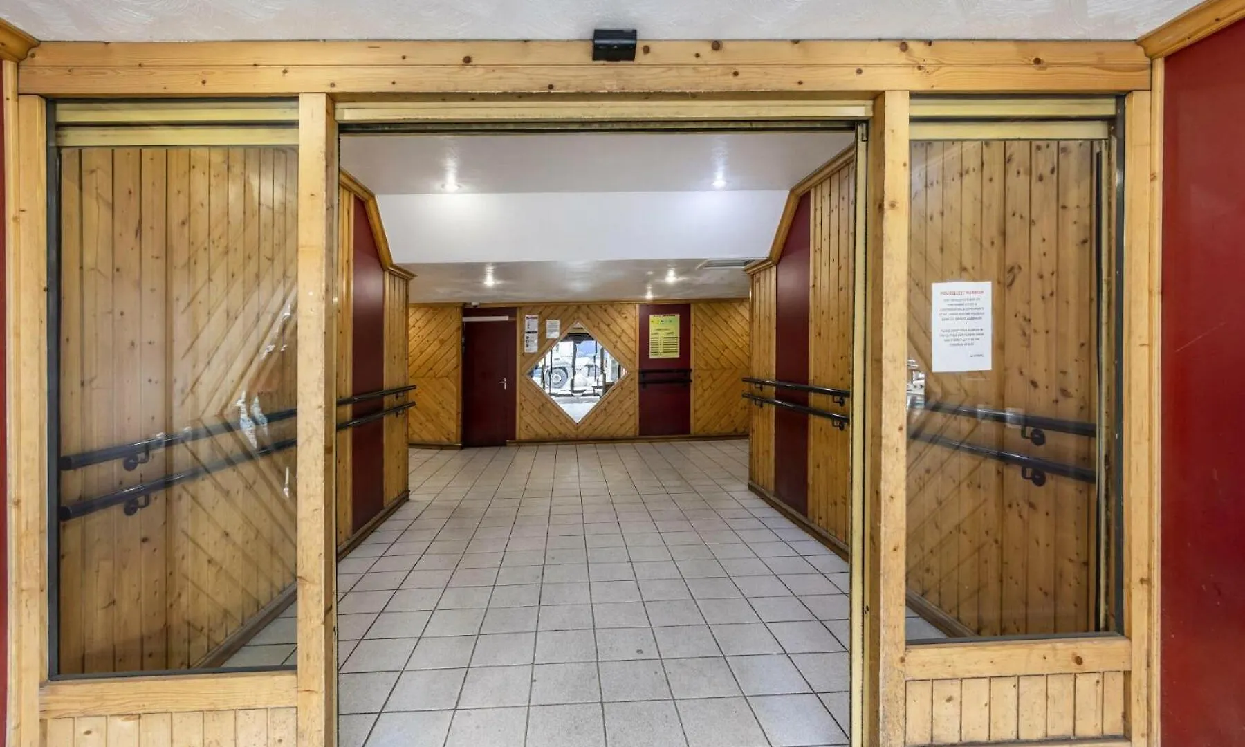 Apartment Residence Neves - Val Thorens Location: Studio Ensoleille Pour 4 Personnes Dans Un Quartier Anime