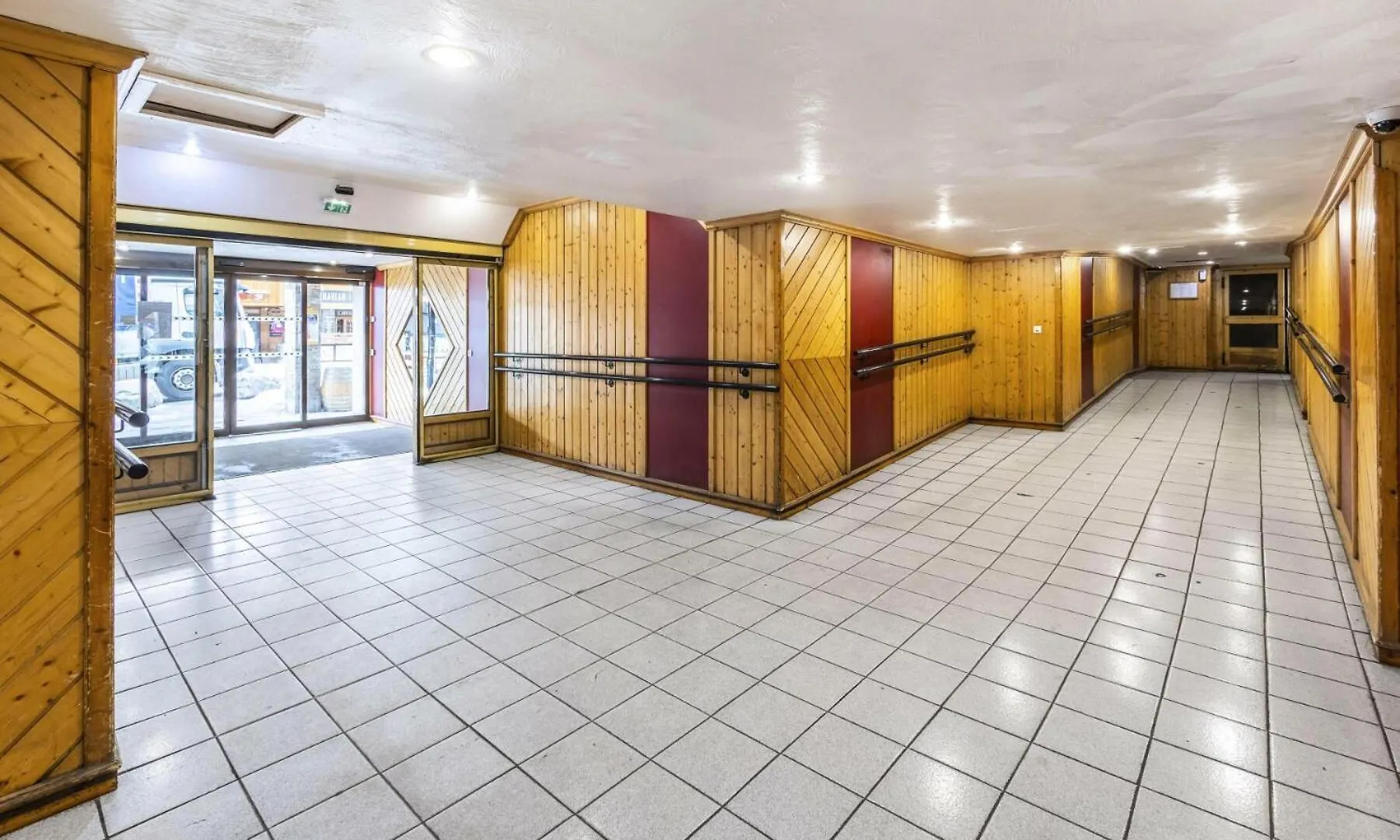 Residence Neves - Val Thorens Location: Studio Ensoleille Pour 4 Personnes Dans Un Quartier Anime