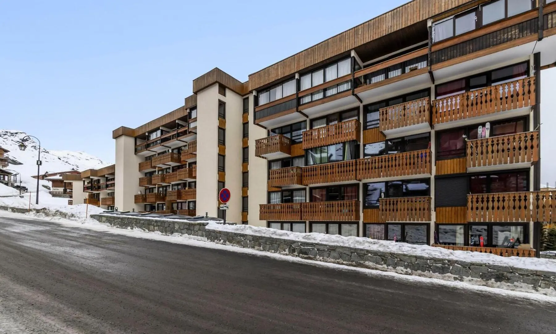 Apartment Residence Neves - Val Thorens Location: Studio Ensoleille Pour 4 Personnes Dans Un Quartier Anime